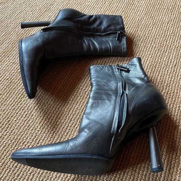BCBG ankle high boot - Picture 2 of 3